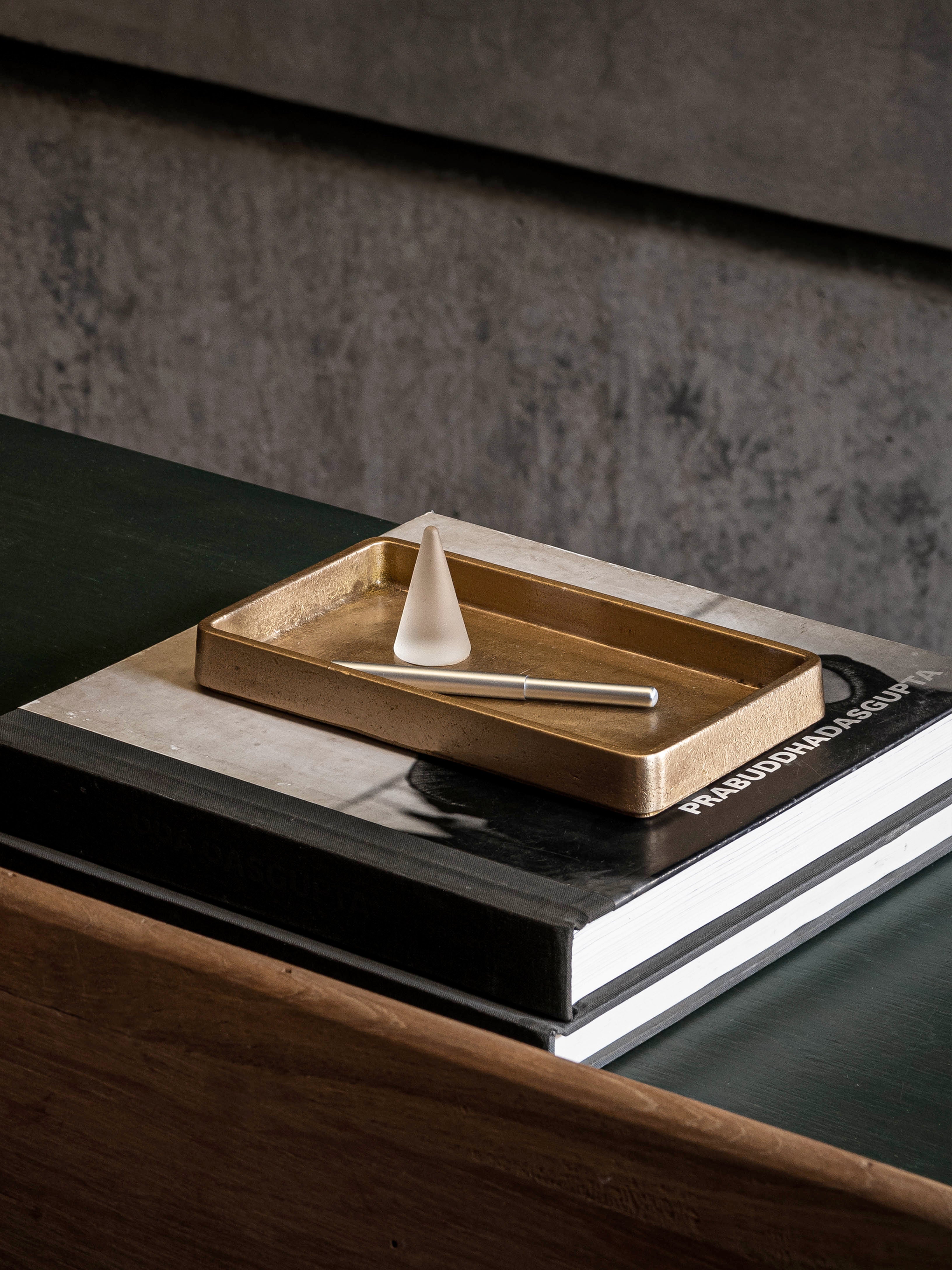Plato Table Tray by Stem